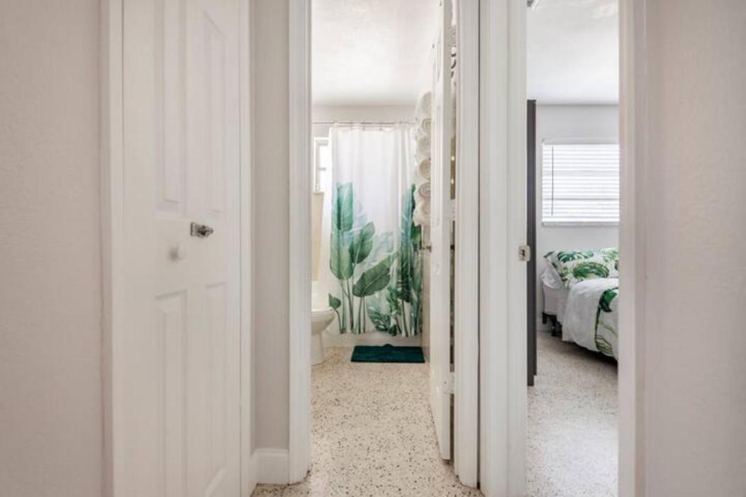 Sleeps 8, Havana Nights In Apartamento Miami