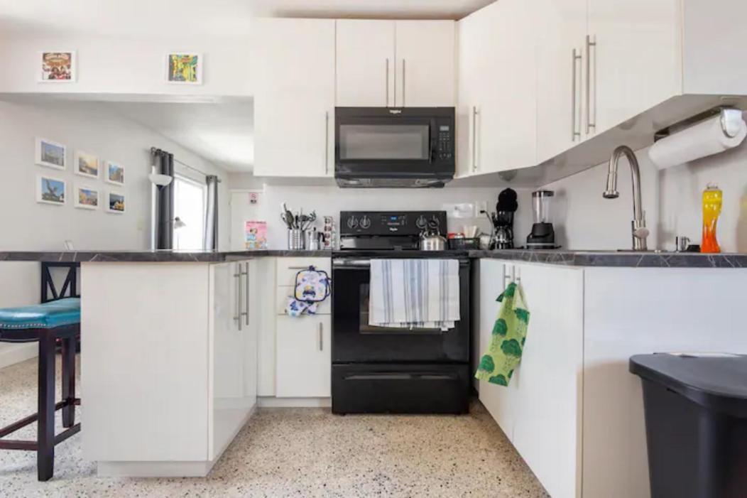 Sleeps 8, Havana Nights In Apartamento Miami